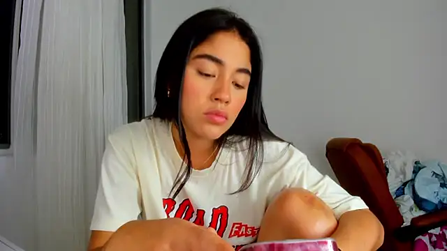 AriaMontgomery webcam