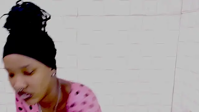 EroticSexyPrada webcam