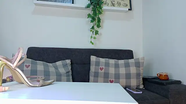 RiriiBrunette__ webcam