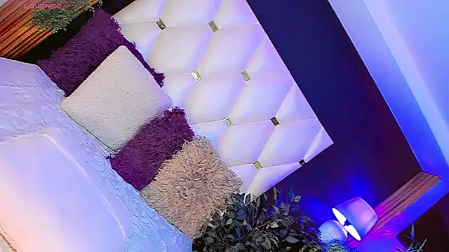 AnnaRouseQueen webcam