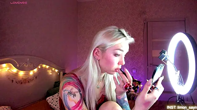 LillyMoure_ webcam