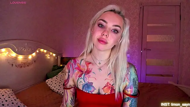 LillyMoure_ webcam