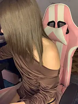 Webcam Model (PrettyAmber)  is live.Free join now!