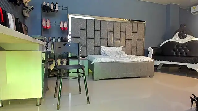 Matureyulyet live sex cam