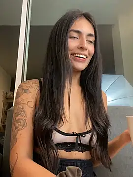 DaphneUwu's Stripchat show and profile