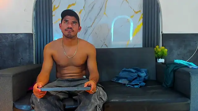 Latins_on_fire webcam