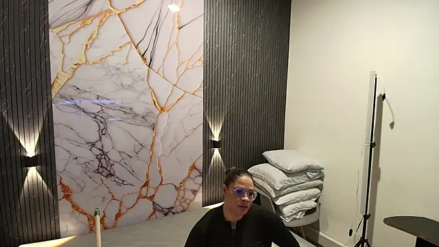 big_tits_in_your_face webcam