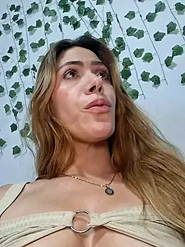 Webcam Model (Elianasuarezz)  is live.Free join now!