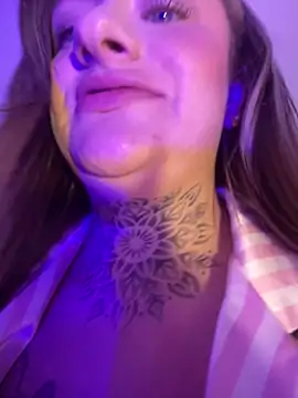 Webcam Model (Eliee--Roth)  is live.Free join now!