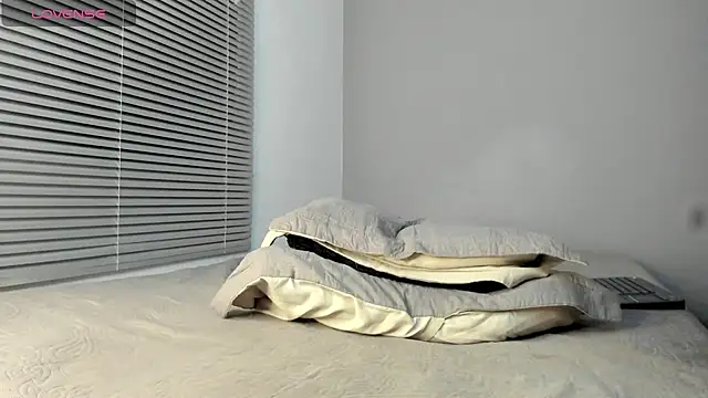 Latin_boy_surprisee webcam