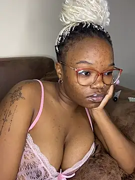 YummyMelanin117 webcam