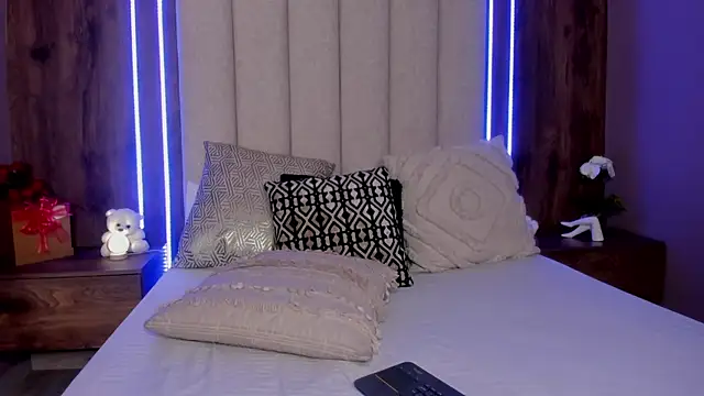 LucySalvatore_ webcam