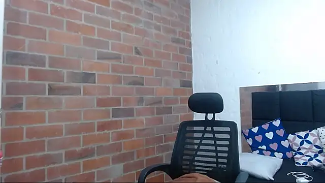 live chatroom Samantha Karolstone