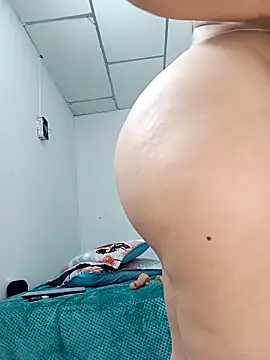 princess_Curves webcam