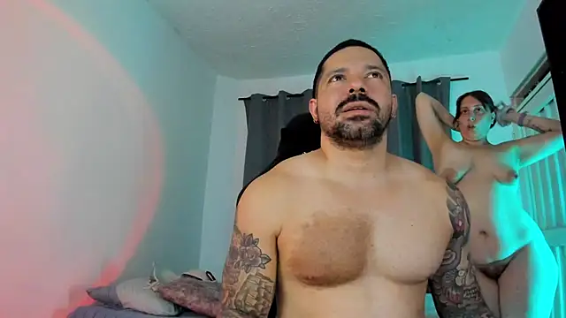 FreeLoveCouple webcam