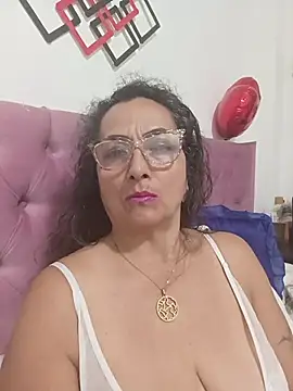 AlessandraLeroy webcam