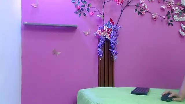 skinnybarbie022 webcam