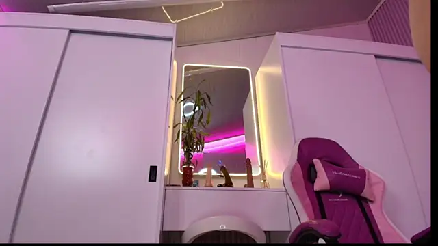 NaomiAmazing01 webcam