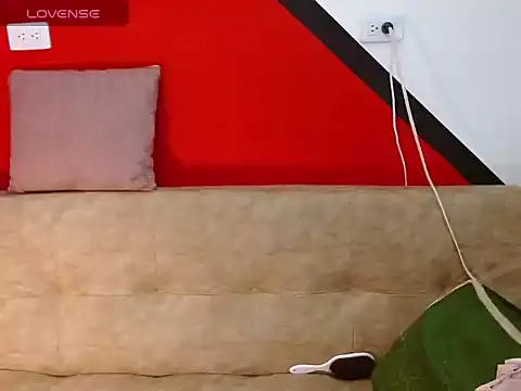 miss_tinnymafe webcam