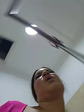 Pretty_Julieta webcam