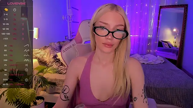 anyataylor_ (F young) - crean on ass + spank