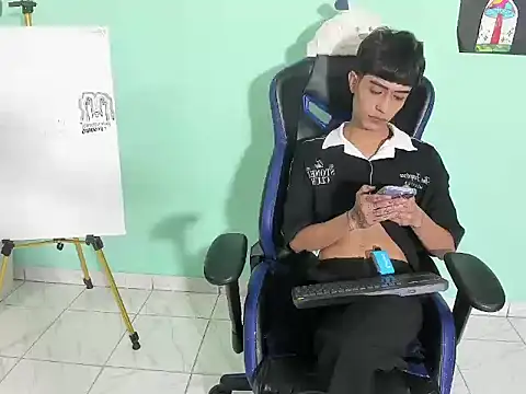 TYLERhHOT2005 webcam