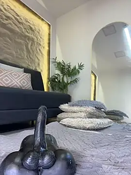 Isa__Blanc - Stripchat Cam Model