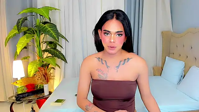 MochaliciousTransOnTop webcam