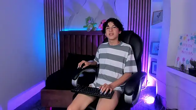 sthepanodimonaco (M twink) - UNDRESS ME SLOWLY TO EROTIC MUSIC