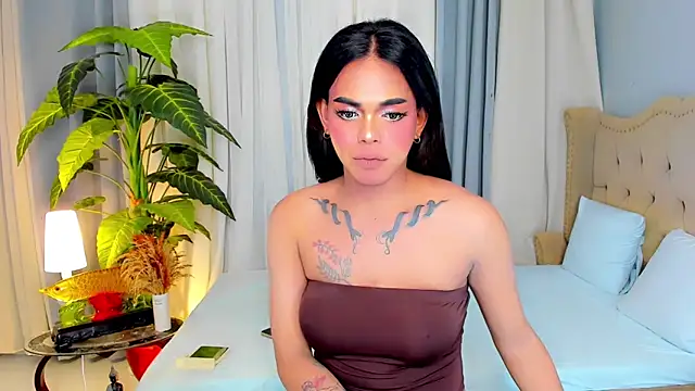 MochaliciousTransOnTop webcam