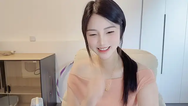 美女HaagenDazs_在线直播