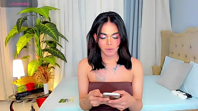 MochaliciousTransOnTop webcam