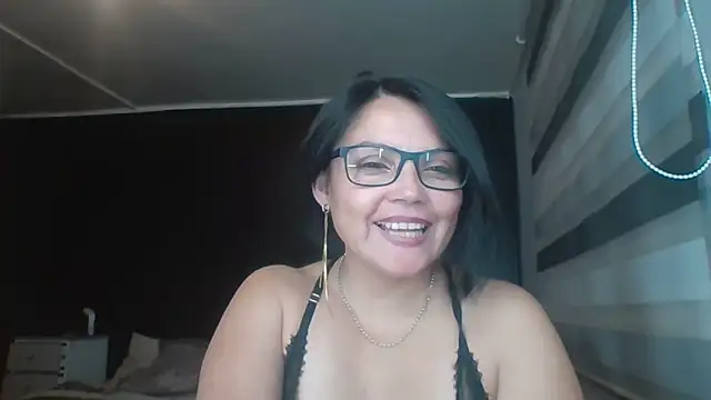 SHAMELESSLY_HOT webcam