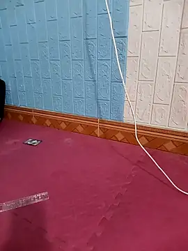 Emily-lonelyy webcam