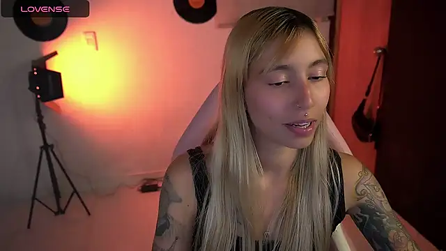 Saucy_Jenn webcam