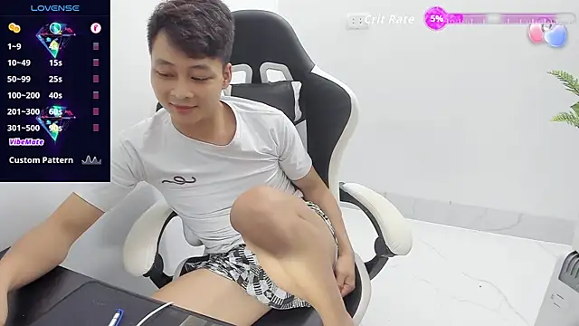 Naughty___asian webcam