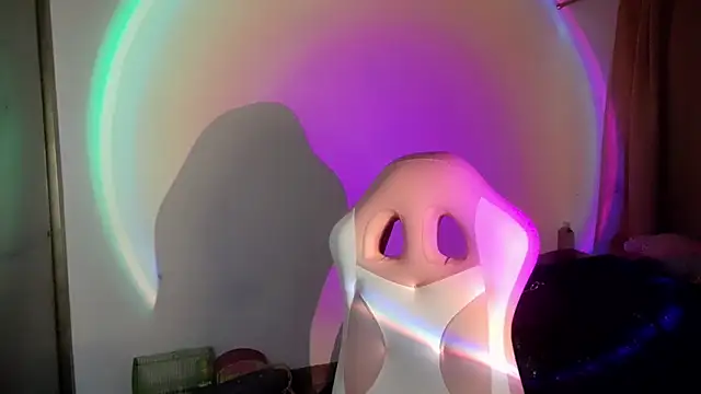 Dollbehavior_'s room