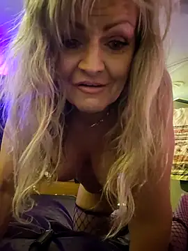 annika_lately's room