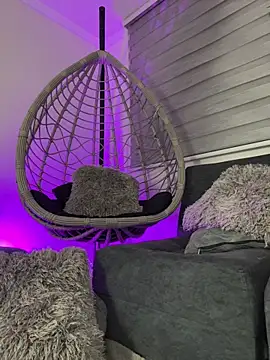 Samantha_Bernardo's room