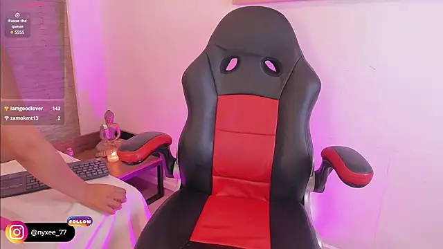 Nyxee_ webcam