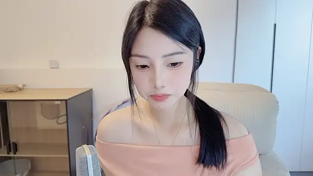 美女HaagenDazs_在线直播