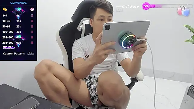 Naughty___asian webcam