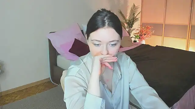 AlluringLookk webcam