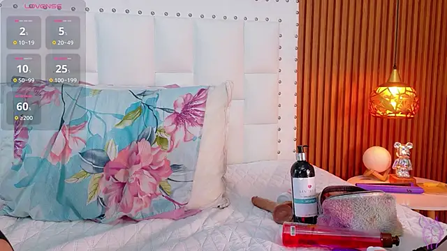 kinkyhousewifee webcam