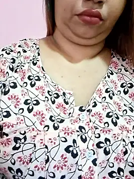 ravina_patil1 (F milf) - Kissing your lips