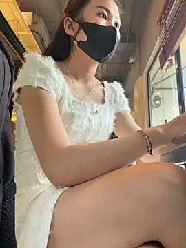 tina_995 (F young) - Reaching the climax with 4 fingers