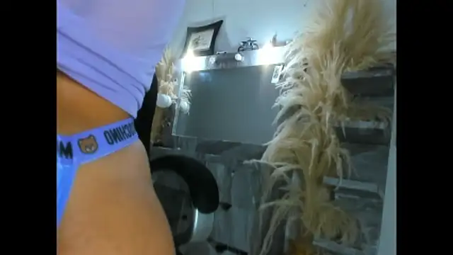 doll_celeste20 (F milf) - Squirts in shors