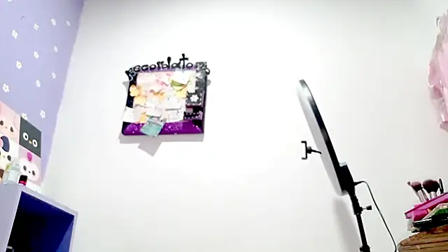 PetiteIvoryQueen19 webcam