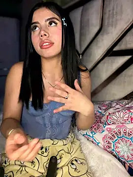 laura-khalifa (F teen) - SORPRESA