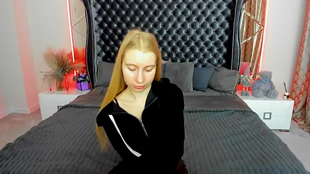 Alina_Blonde webcam